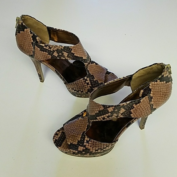 NINE WEST FAUX SNAKESKIN T STRAP HEELS - Picture 4 of 7